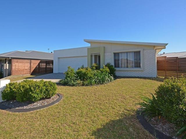 SPACIOUS FAMILY HOME IN THE AUGUSTUS ESTATE