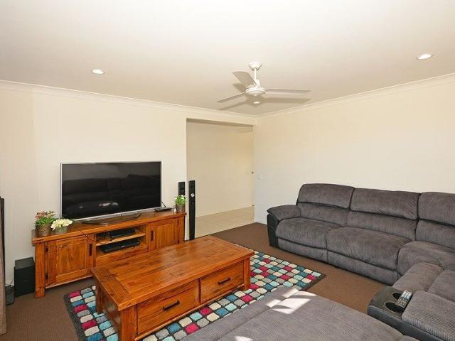 SPACIOUS FAMILY HOME IN THE AUGUSTUS ESTATE