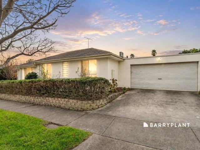 Spacious Family Home in the Brentwood Park & Kambrya College Catchment