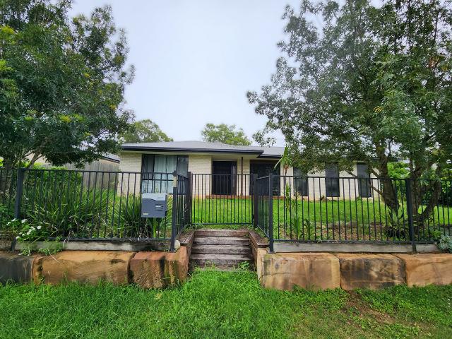 SPACIOUS FAMILY HOME IN THE GRANTHAM HEIGHTS ESTATE, $620 per week + water Gatton Real Estate