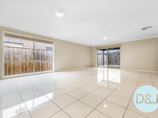 Spacious Family Home in the Heart of Clyde North