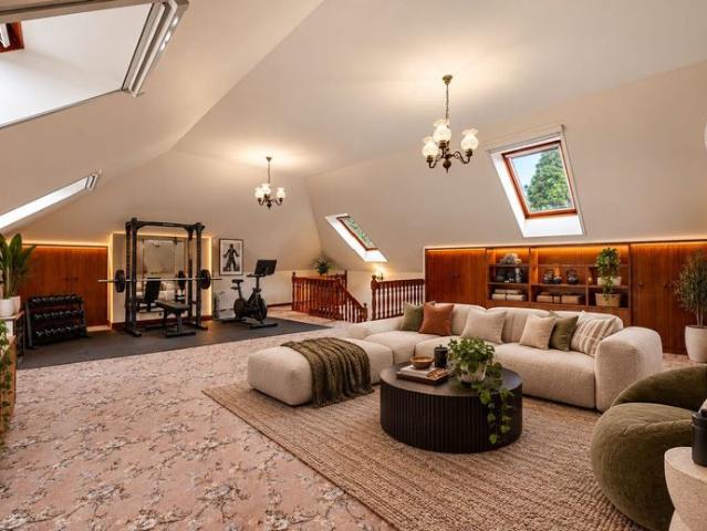 SPACIOUS FAMILY HOME IN THE HEART OF BURWOOD