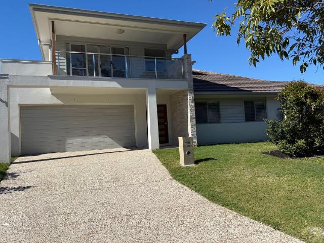 spacious family home in the heart of pimpama
