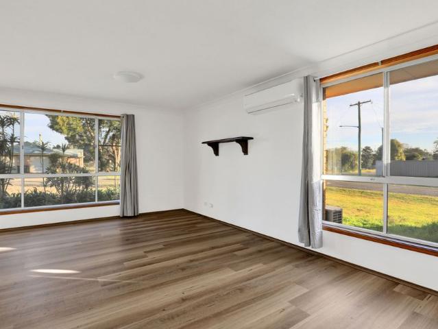 Spacious Family Home in the Heart of Tanilba Bay