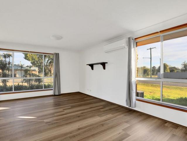Spacious Family Home in the Heart of Tanilba Bay