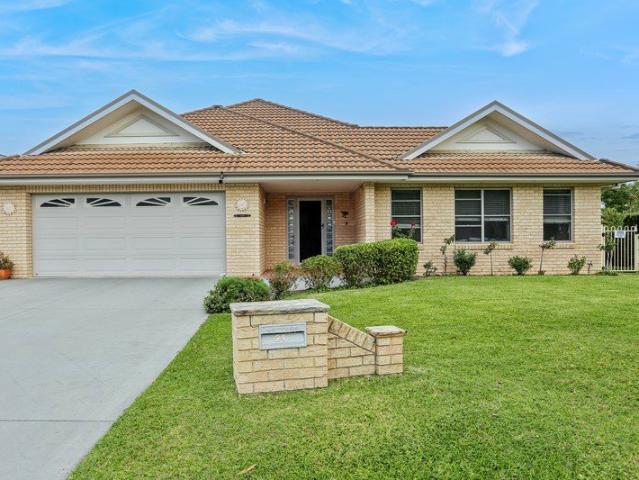 Spacious Family Home in the Myall Quays Estate