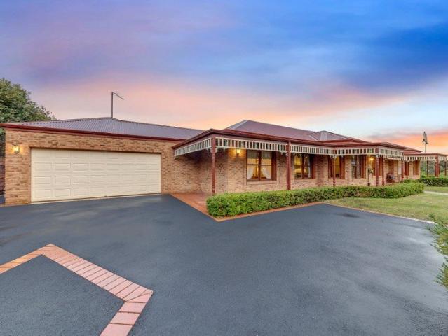 Spacious Family Home in the Prestigious Killara Estate