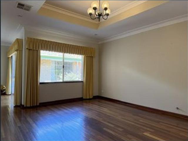 SPACIOUS FAMILY HOME IN THE ROSSMOYNE SCHOOL ZONE