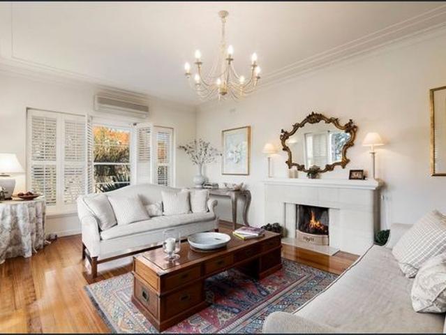Spacious Family Home in Toorak