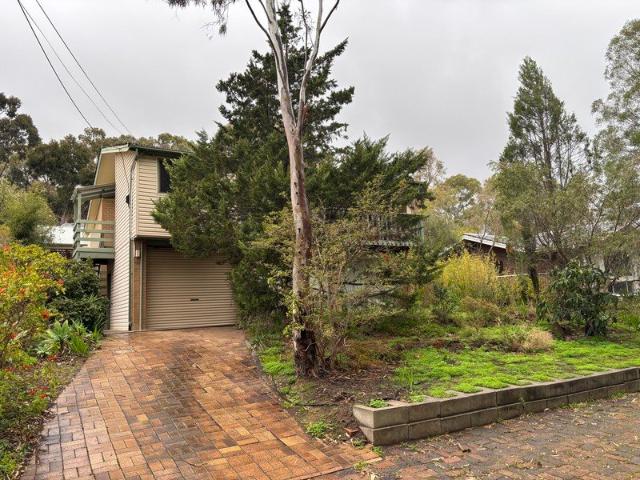 Spacious Family Home in Tranquil Foothills Setting