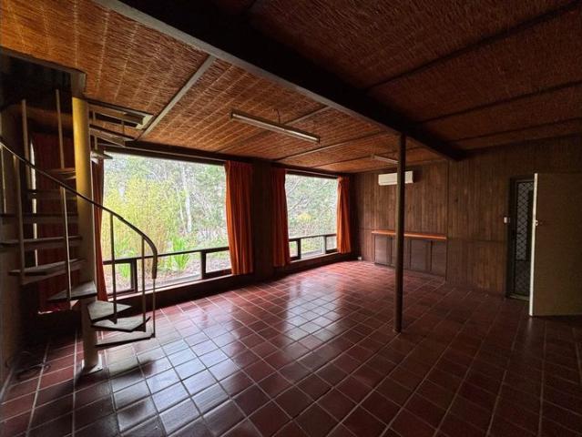 Spacious Family Home in Tranquil Foothills Setting