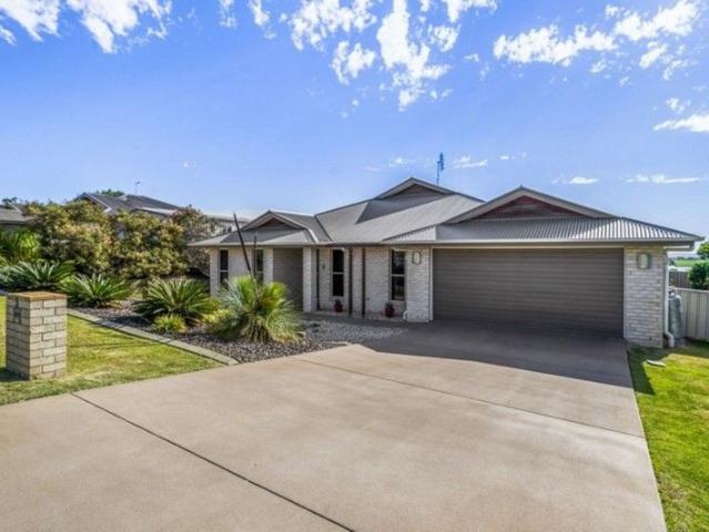 Spacious Family Home in Westbrook