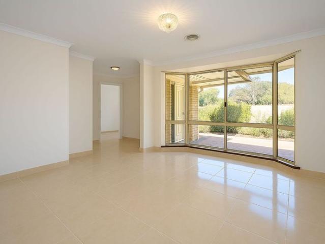 Spacious Family Home in Winthrop – Available for Rent!
