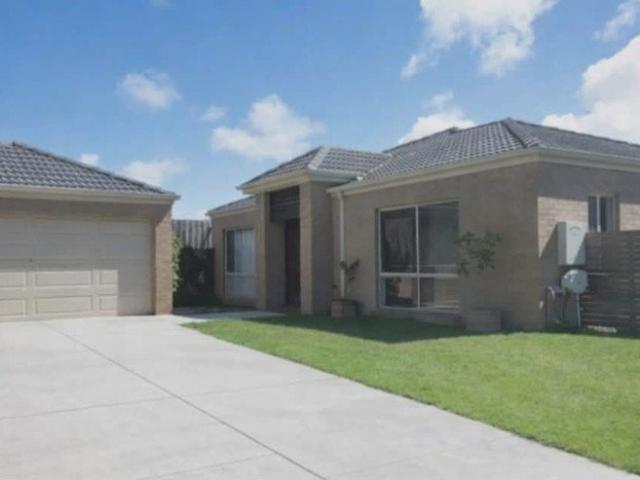 Spacious family home in a beautiful seaside town