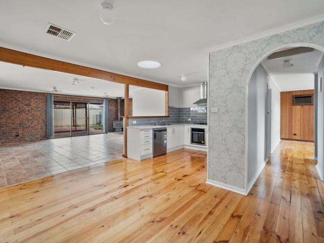 Spacious Family Home in a Convenient Elizabeth Downs Location