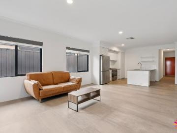 SPACIOUS FAMILY HOME IN A CONVENIENT HAZELMERE LOCATION