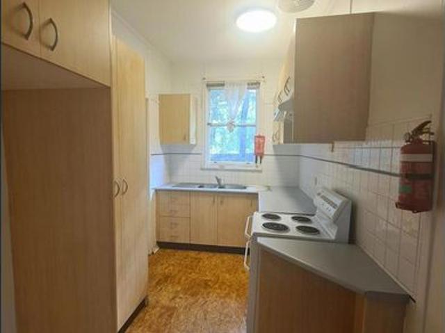 Spacious Family Home in a Convenient Location of Dundas