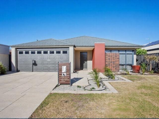 Spacious Family Home in a Convenient Lakelands Location