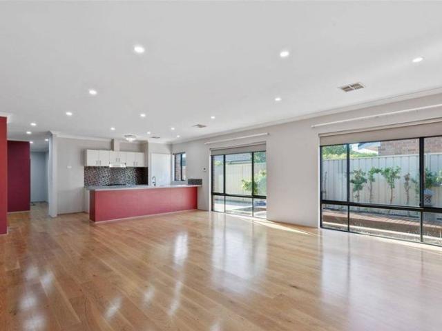 Spacious Family Home in a Convenient Lakelands Location