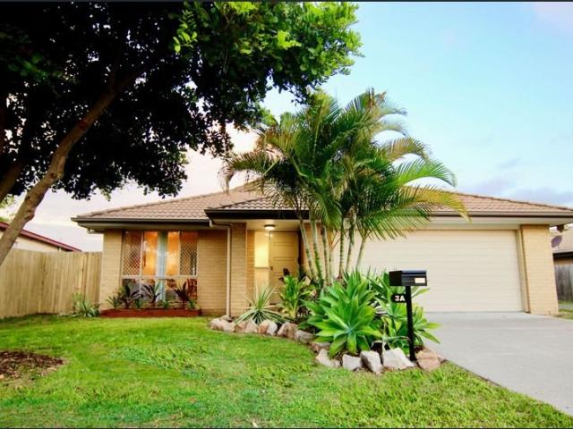 Spacious Family Home in a Convenient Rothwell Location