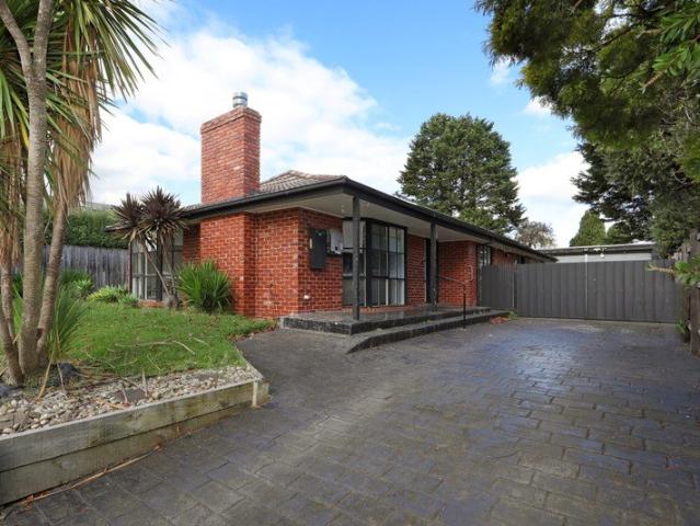 Spacious Family Home in a Convenient Rowville Location