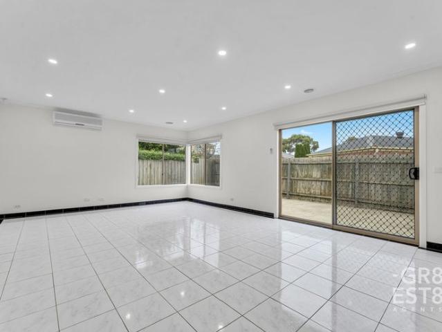 Spacious Family Home in a Highly Sought After Narre Warren South Location