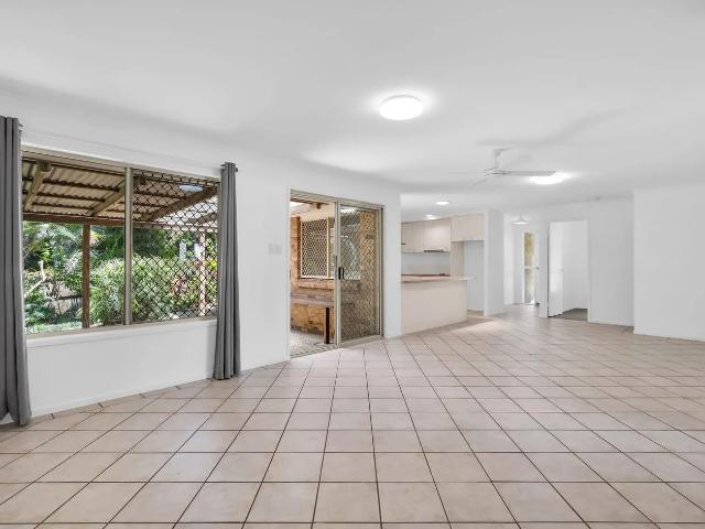 Spacious family home in a leafy Tewantin cul de sac