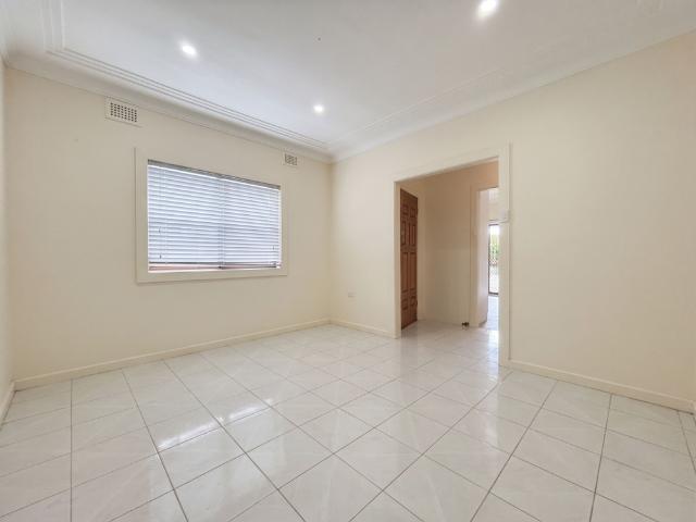 Spacious Family Home in a Peaceful Bayside Setting