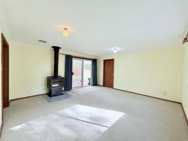 Spacious Family Home in a Peaceful Lawson Location