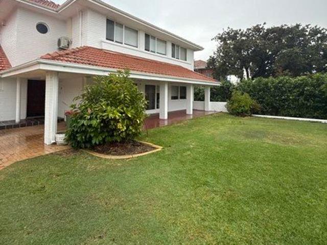 Spacious Family Home in a Prestigious Riverside Location