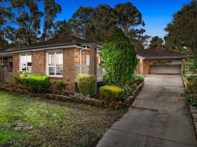Spacious Family Home in a Prime Mooroolbark Location