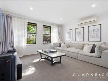 SPACIOUS FAMILY HOME IN A PRIME ASHTONFIELD LOCATION!