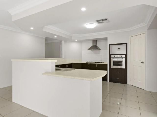 Spacious Family Home in a Prime Coastal Location 12 Month Lease Only!