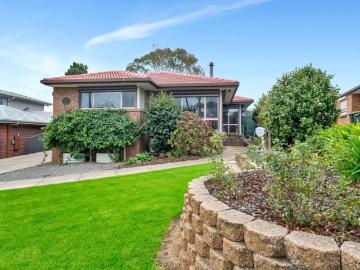 Spacious Family Home in a Prime Coastal Location