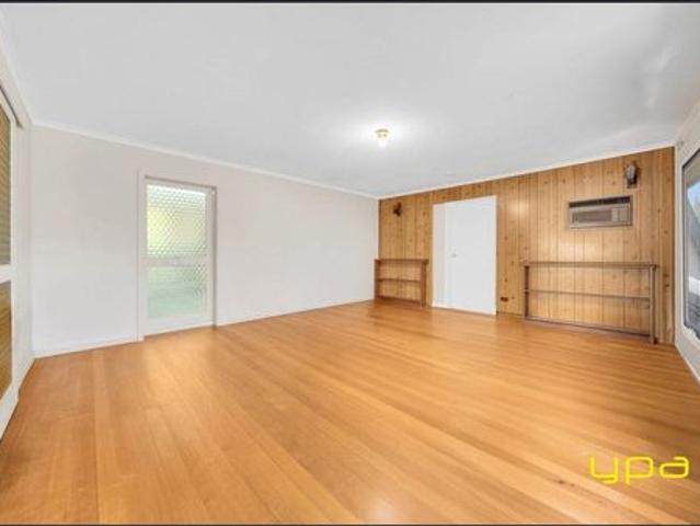 Spacious Family Home in a Prime Cranbourne Location – Only $585 Per Week!