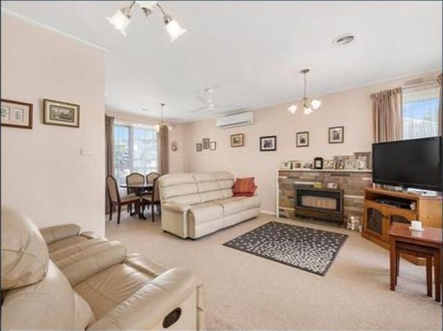 Spacious Family Home in a Prime Ferntree Gully Location