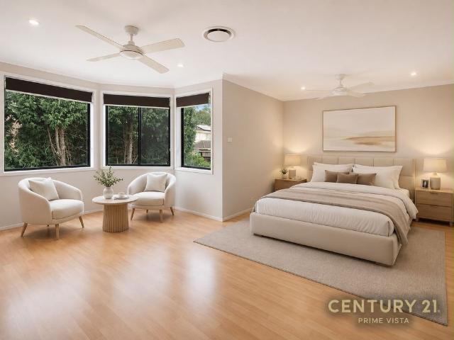 Spacious Family Home Walking Distance from Glenwood Village & Caddies Creek Public School Catchment