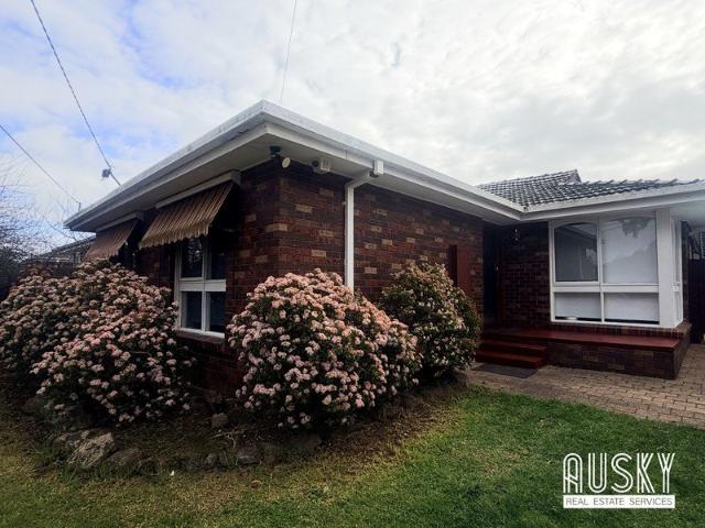Spacious Family Home in a Prime Hoppers Crossing Location