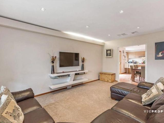Spacious Family Home in a Prime Seabrook Location