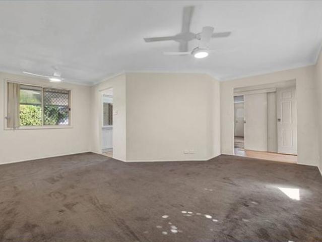 Spacious Family Home in a Quiet Cul de Sac, Just Steps from Parkland