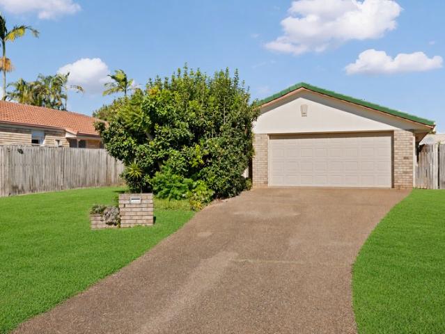 Spacious Family Home in a Quiet Cul de Sac, Just Steps from Parkland