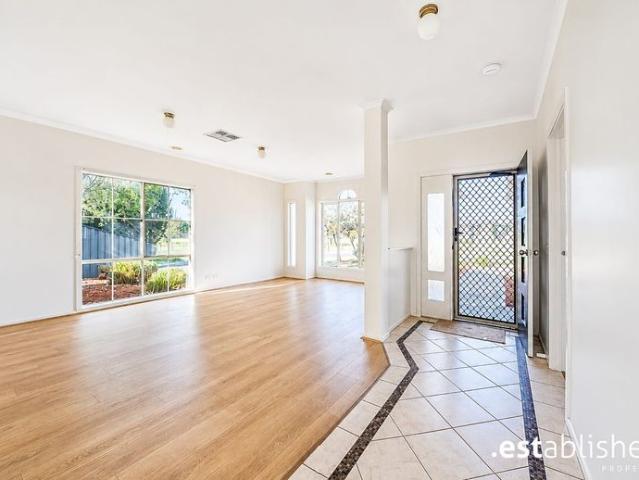 Spacious Family Home in a Quiet Court Location