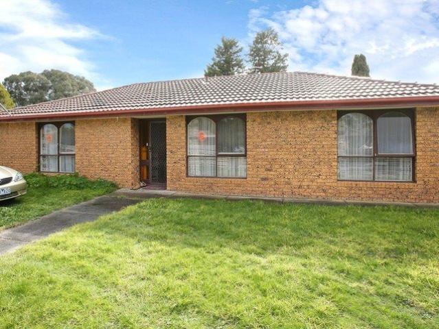 Spacious Family Home in a Quiet Court Location