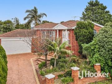 Spacious Family Home in a Quiet Court Location
