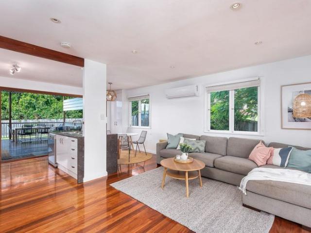 Spacious Family Home in a Quiet Kedron Cul de Sac