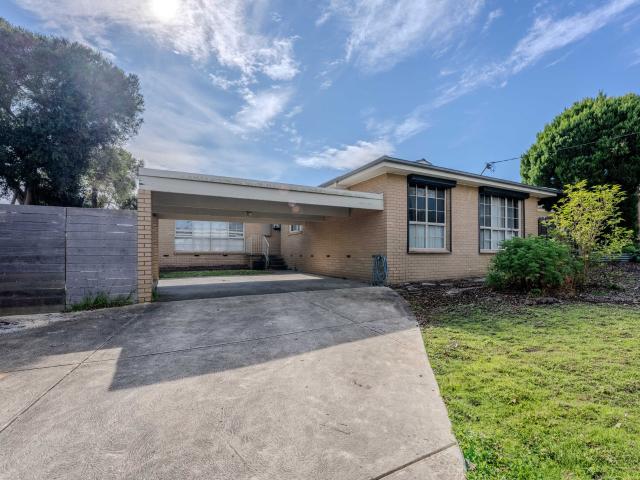 Spacious Family Home in a Quiet Ringwood North Court