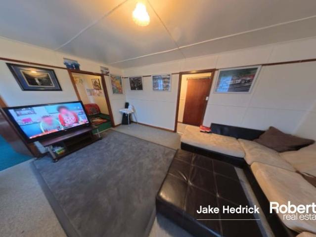 Spacious Family Home in a Quiet Rosebery Location