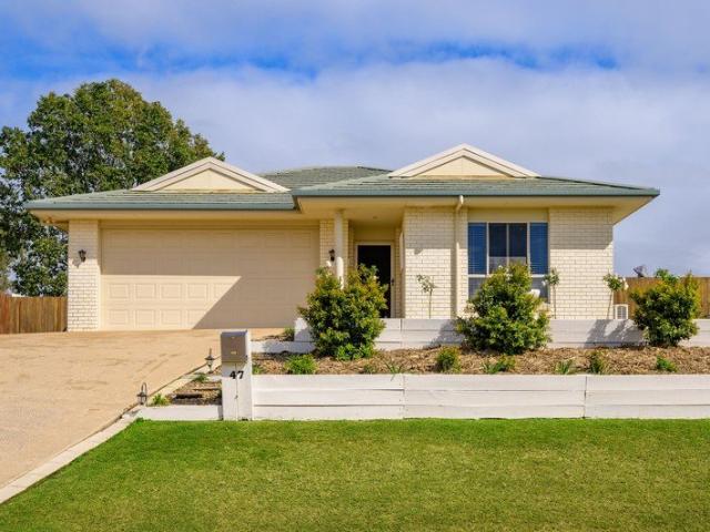 Spacious Family Home in a Superb Location!