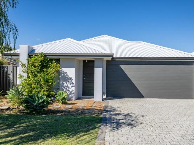 Spacious Family Home in a Sought After Beachside Pocket