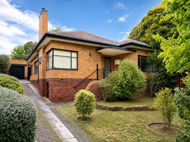 Spacious family home in a sought after Ivanhoe East location